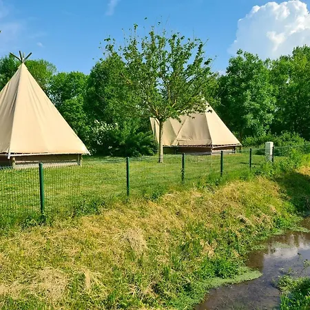 Resort & Camping - Val De Braye Bessé-sur-Braye Exterior foto