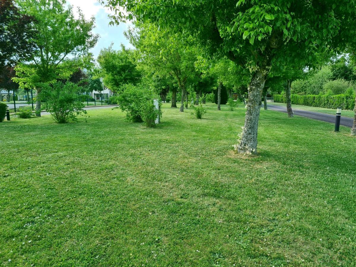 & - Val De Braye Campsite Besse-sur-Braye