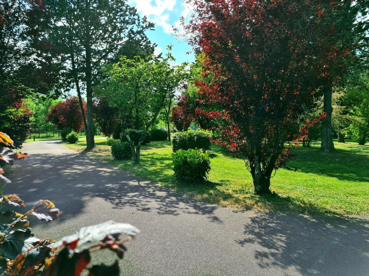 & - Val De Braye Campsite Besse-sur-Braye